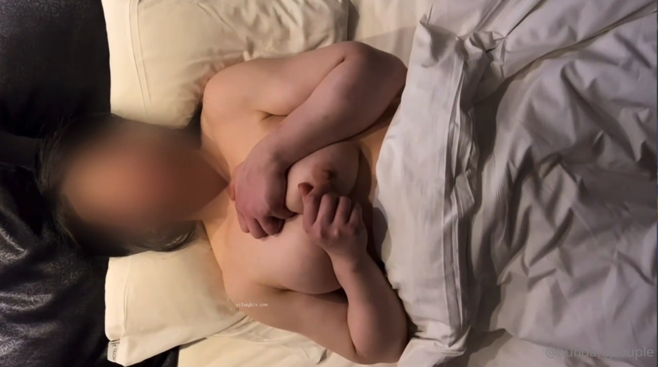 轻点，轻点，发廊阿姨说这里隔音不好怕被人发现